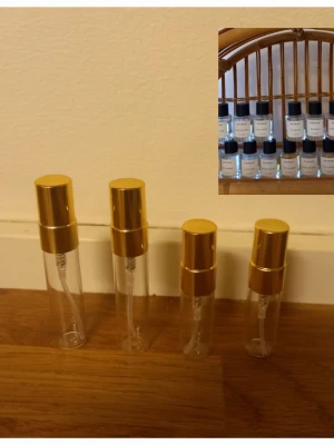 Essnce splitpaket  - 2 stycken 5 ml och 2 stycken 3 ml glasdekanter med spray ✨️Välj bland dofterna som finns på listor bland bilderna tryck på bilderna för att se all text 