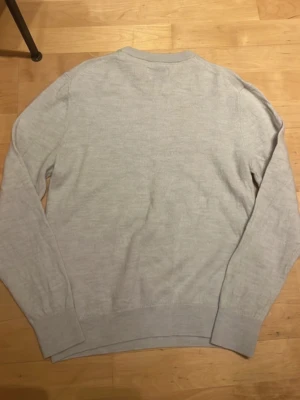 Merinoulls tröja S/Xs - Fin merinulls tröja som är helt ny. Nypris är runt 600kr. Är S men passar också xs.