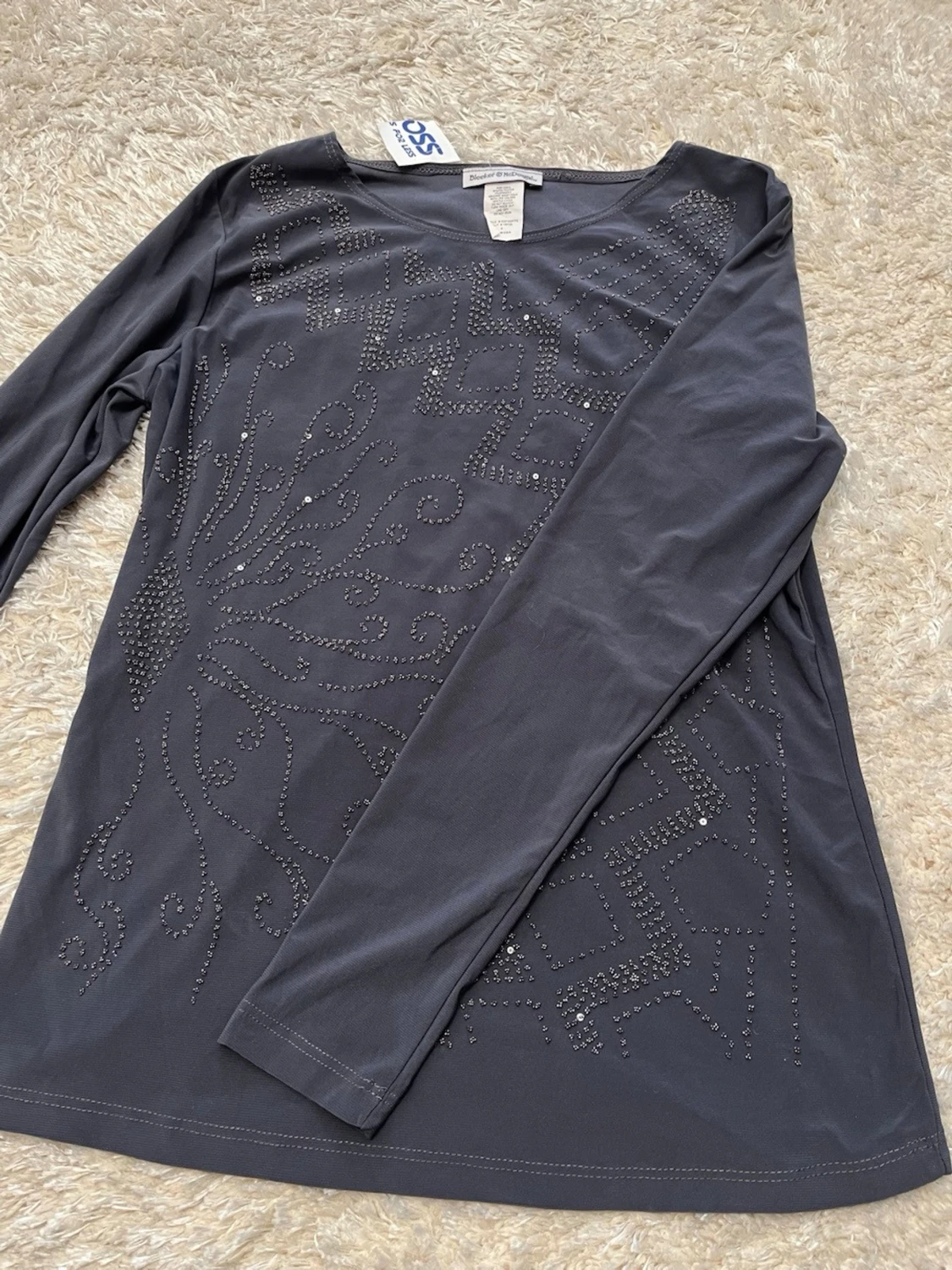 Mörkgrå topp med glittriga detaljer - 1
