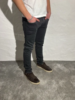 Replay jeans  - Ett par snygga jeans från Replay i storlek W33 L32 i modellen Anbbas hyperflex 