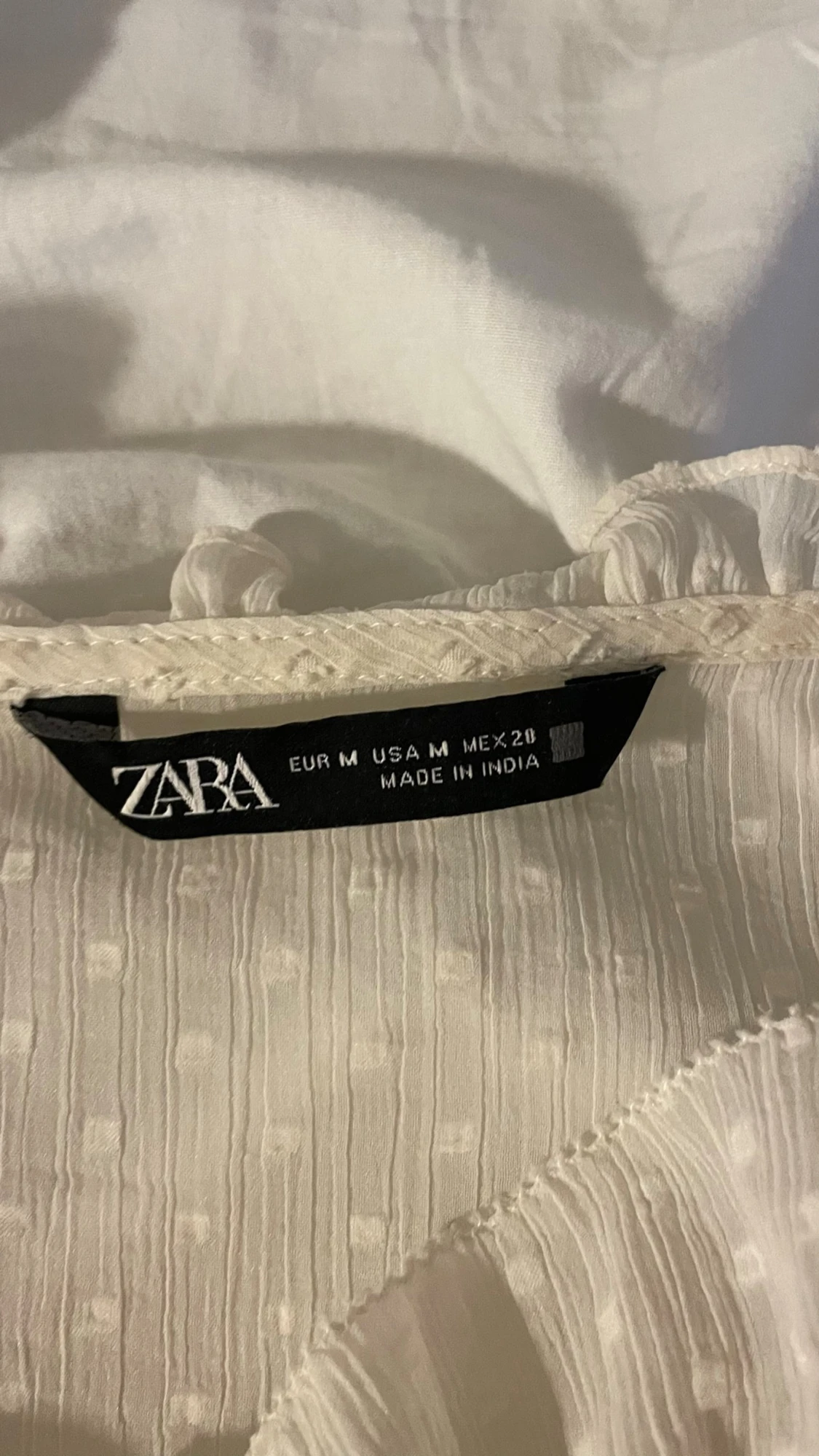 Vit blus med volang från Zara - 1