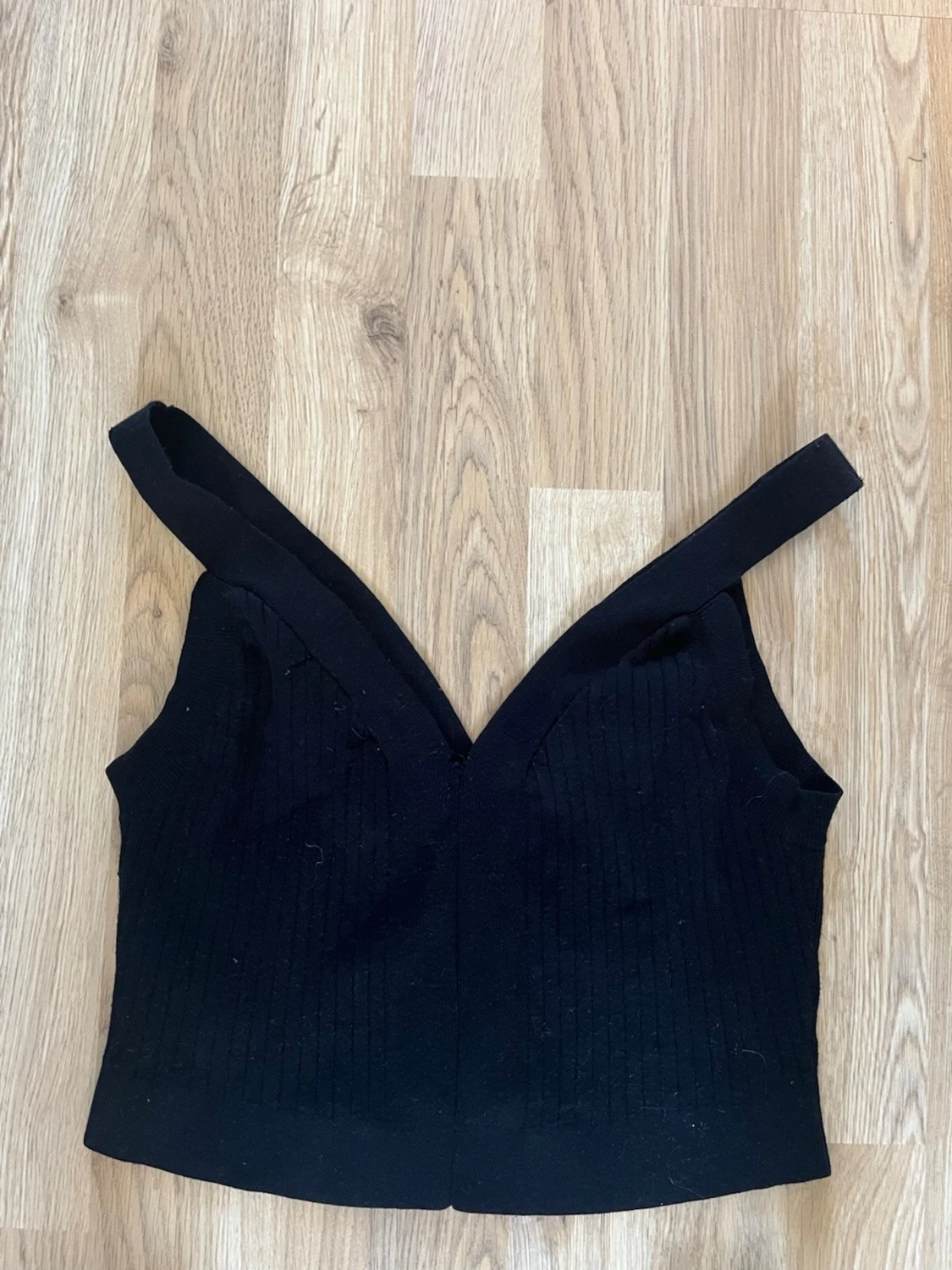 Svart croppad linnetopp