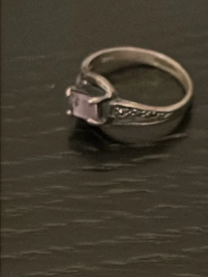 Äkta silverring med ametiststen - Vacker ring i äkta silver med ametist sten. Vintage. Liten storlek, 13.5-14