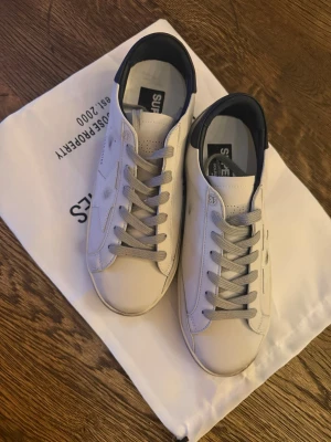 Golden Goose - Vita Golden Goose passar till allt 