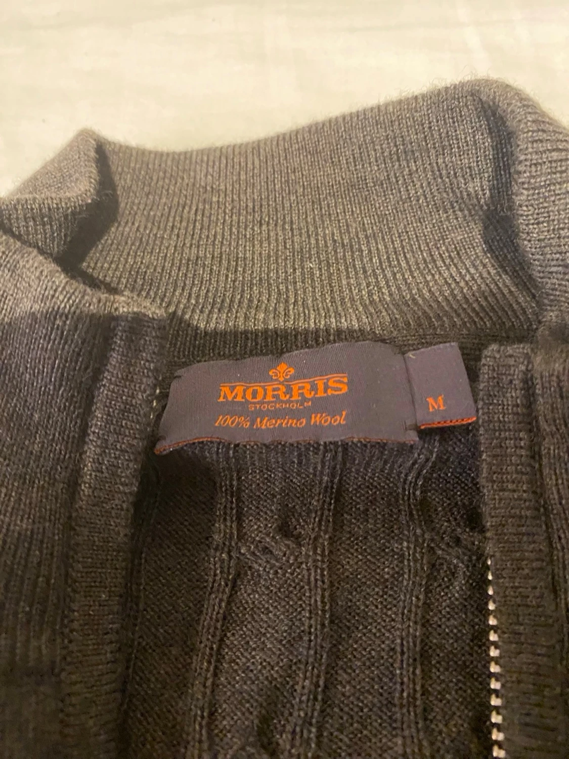 Mörkbrun kabelstickad Morris kofta - 2