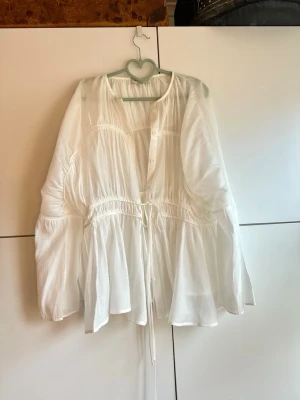 By malina blus - Så söt blus från by malina! Nyskick med prislapp kvar. Storlek S💖