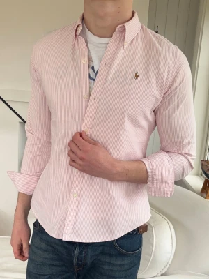 Ralph Lauren skjorta small - modell: 182cm, 72kg. sitter som small slim fit