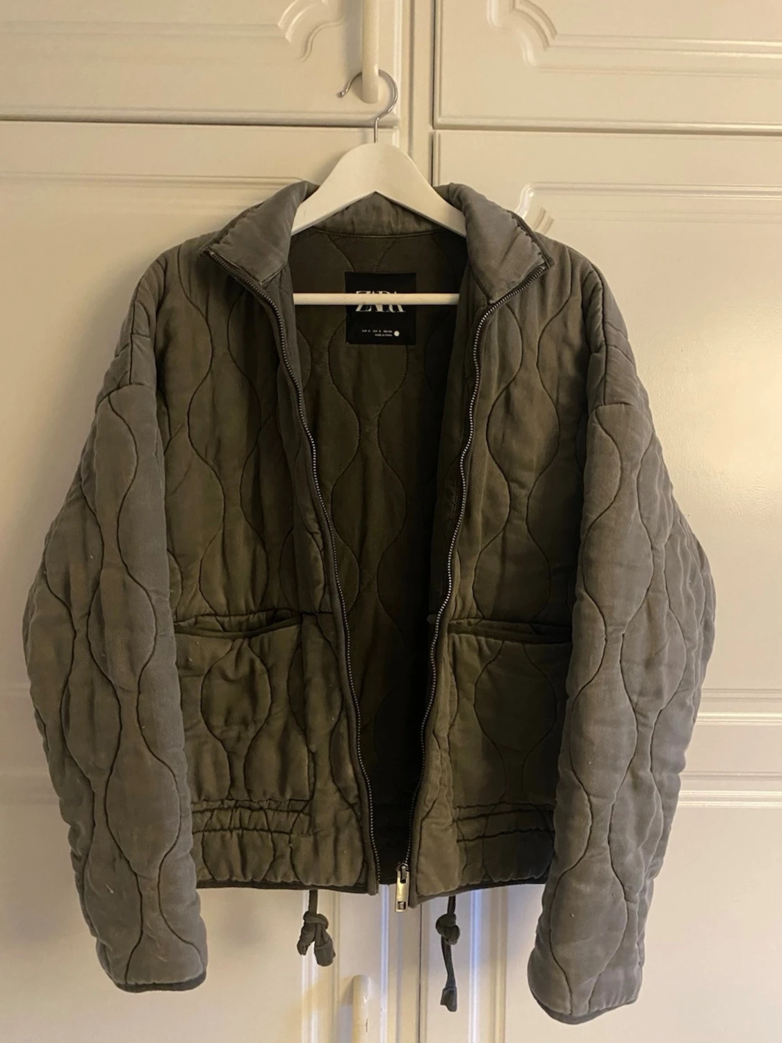 Olivgrön quiltad pufferjacka Zara