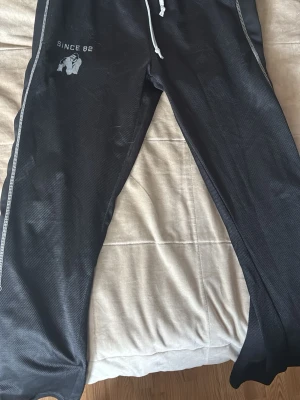 Gymbyxor - Gymbyxor från GorillaWear i mycket mycket bra skick. Inga spår av användning på tyget eller lukt.  Skriv för ytterliggare frågor