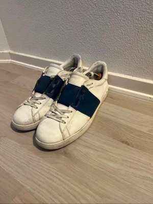 Valentino opens - Hej, säljer mina valentino opens. De är i bra skicka utan några slitage.                                                    Ny pris≈7999kr Mitt pris =1399kr