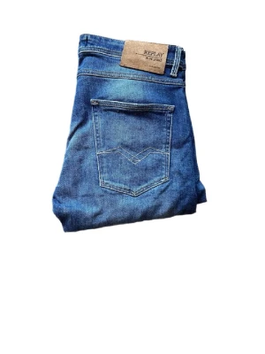 Blå jeans från Replay - Snygga blå jeans från Replay i fint skick!