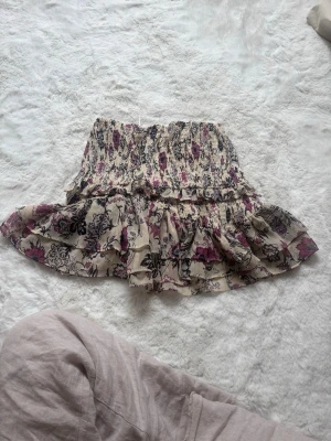 Zara blommig volangkjol - Volangkjol från Zara