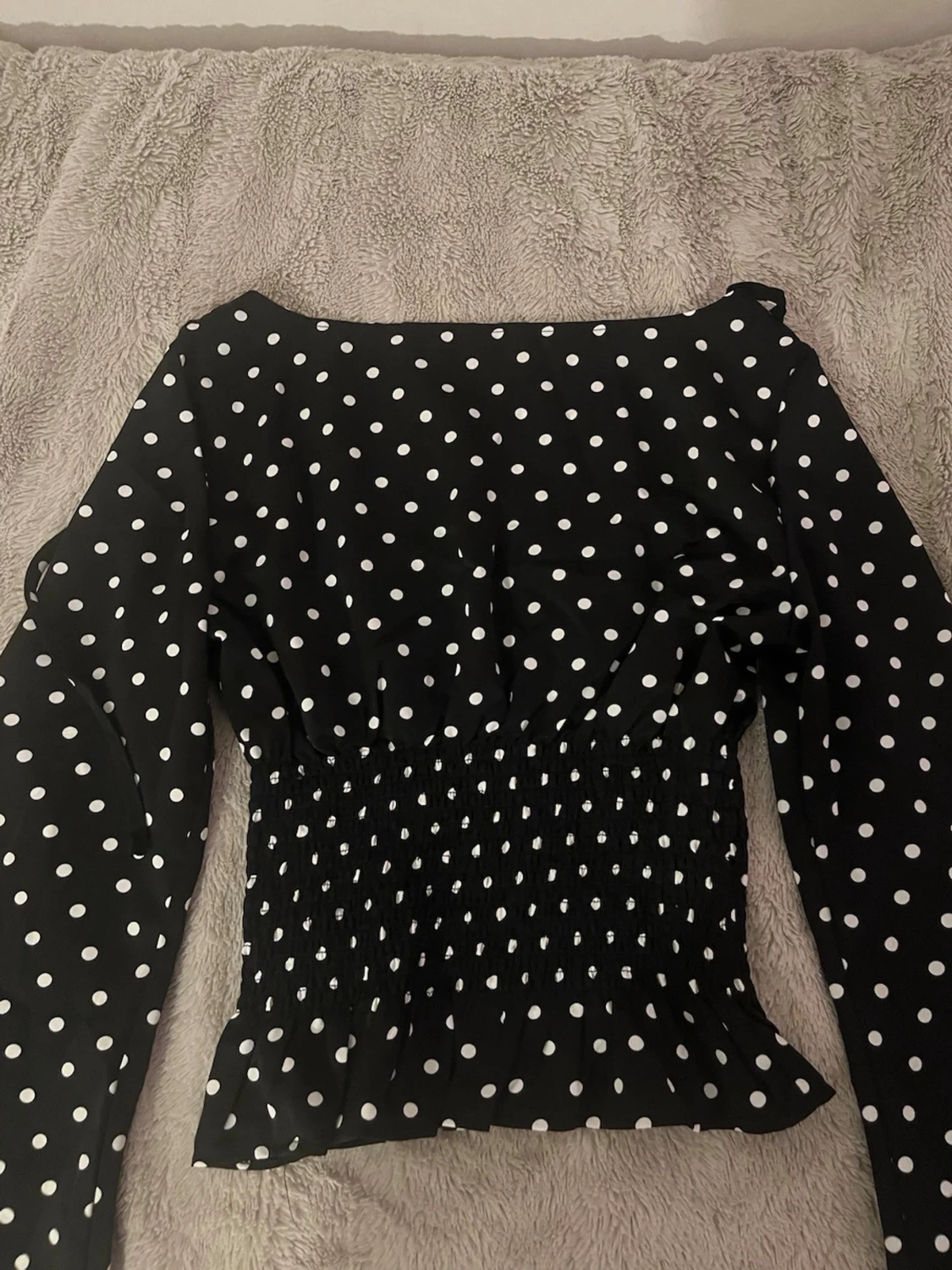Svart prickig topp - 2