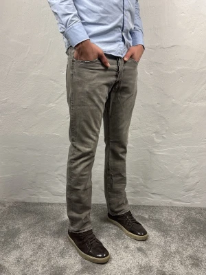 Replay jeans  - Ett par riktigt snygga jeans från Replay i storlek W34 L32 i modellen Waitom