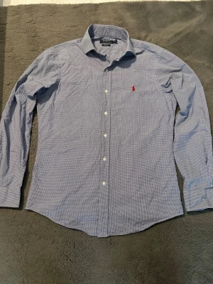 Polo Ralph Lauren skjorta S - Mycket bra skick. Storlek 15 motsvarar S/M