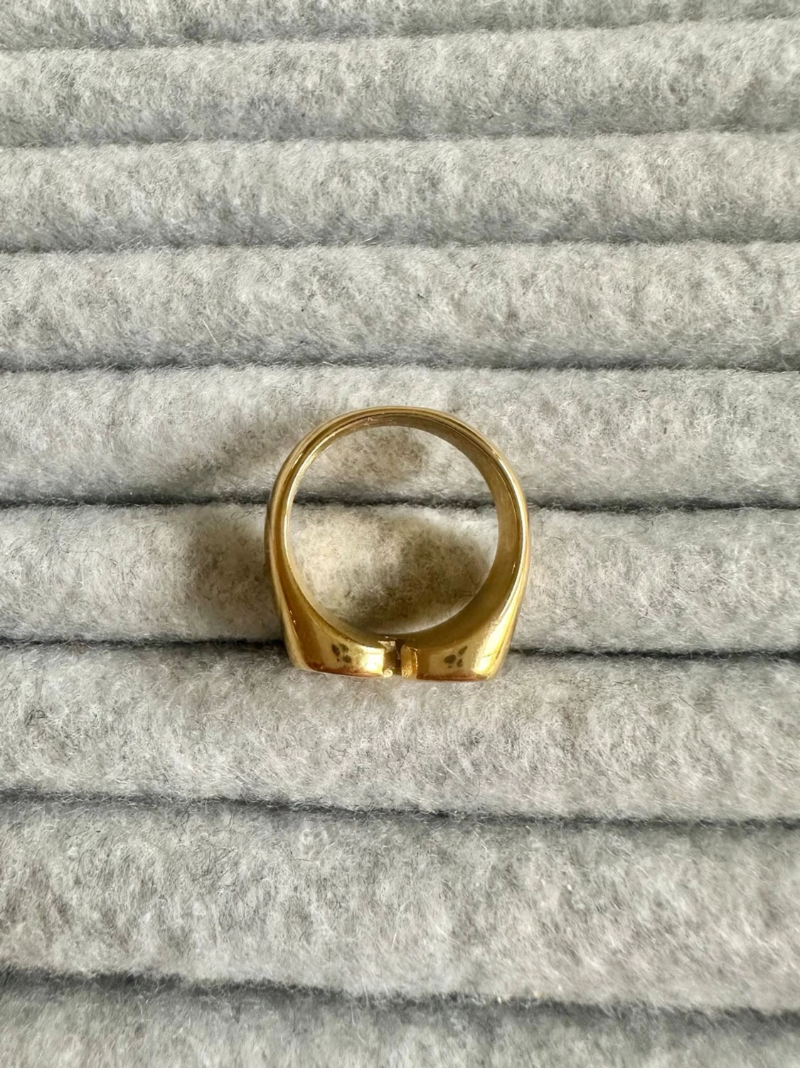 Gold ring - 1