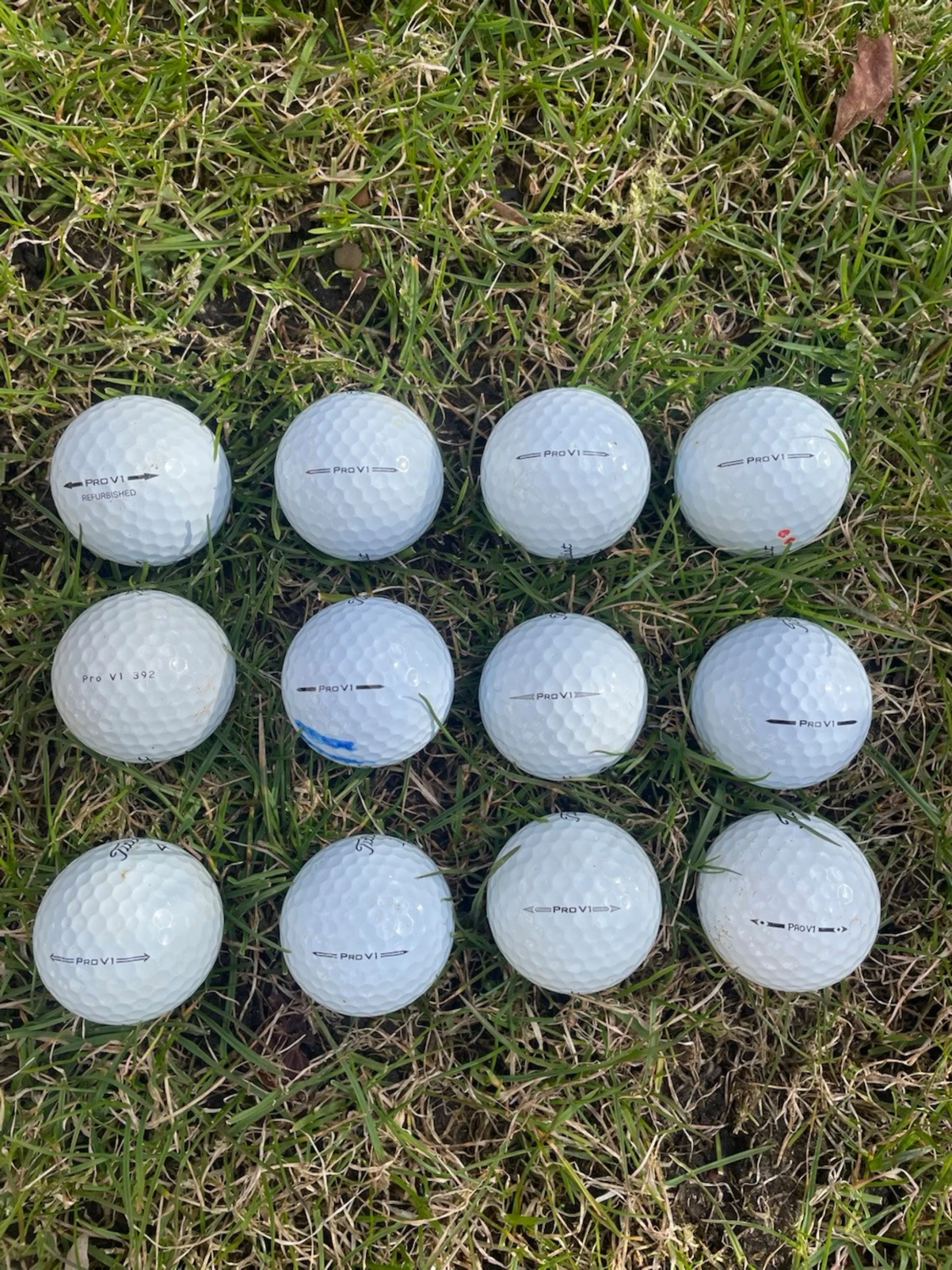 12 vita Titleist golfbollar Pro V1