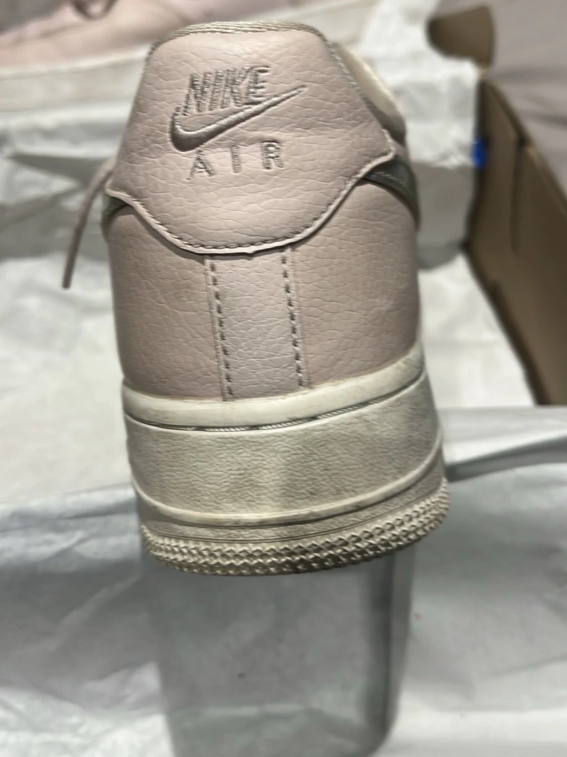 Nike Air Force 1 rosa med holografisk swoosh - 1