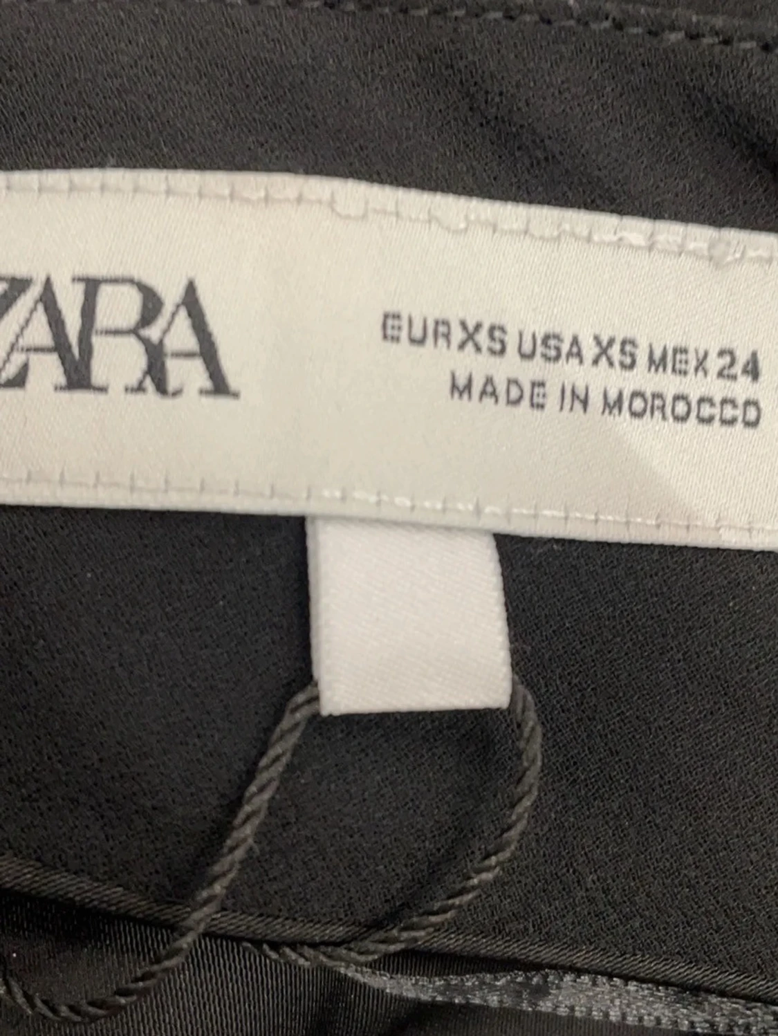 Svart halterneck topp med knyt från Zara - 2