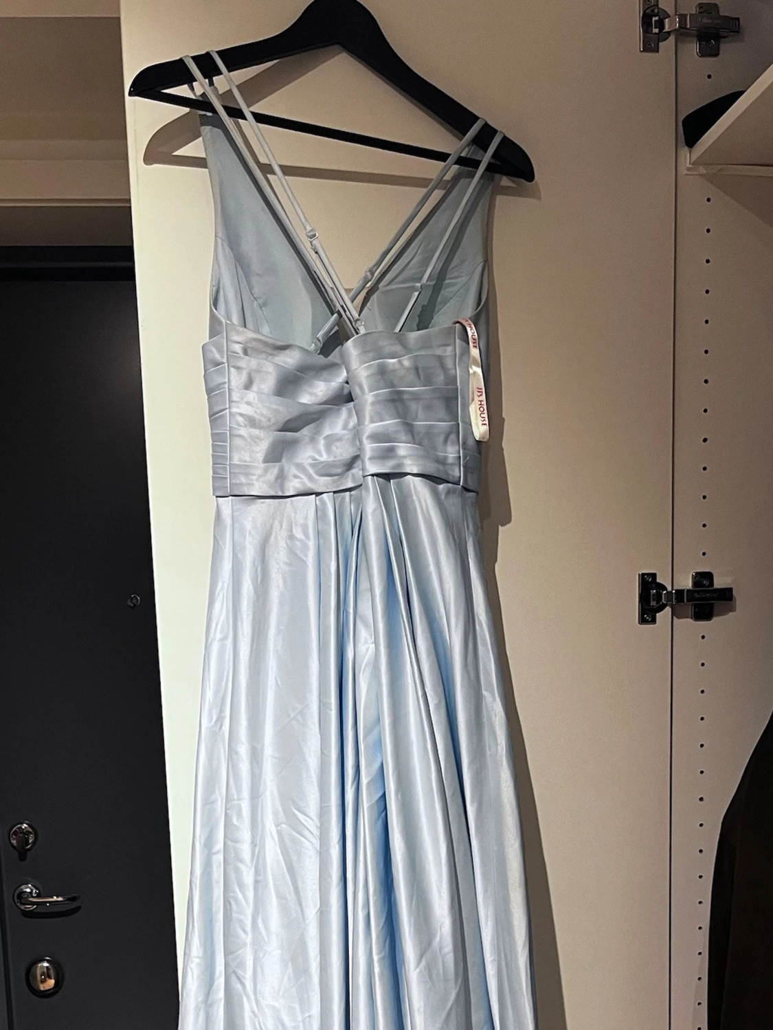 Ljusblå långklänning med v-ringning - 1