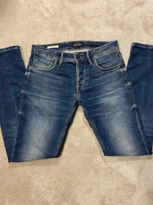 Jack n Jones jeans   - 4. Säljer dessa feta Jack n Jones jeans med ass skön tvätt. Modellen är Slim fit/Tim och storleken är W30 L32. Skriv för frågor!