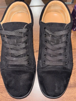  Christian Louboutin - säljer Christian Louboutin storlek 42 hör av om du är intresserad eller för mer bilder pris kan diskuteras 