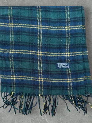 Burberry Halsduk - 💪🏽Skick:Bra  📐Mått:Längd:156cm:Bred:31cm  📎Material:100%Lambswool  📦Skickar alltid inom 24h  💸Köp fler plagg för att få billigare pris  ✅Äkthetsgaranti