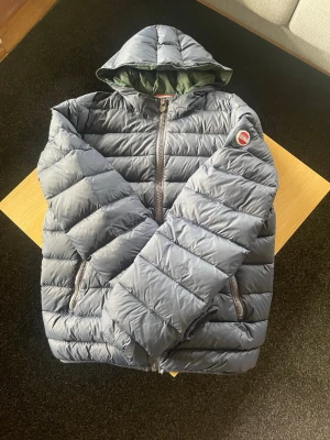 Colmar jacka - Dam jacka! Sjukt snygg Colmar jacka perfekt nu på våren, Skick: 9/10 - Mycket bra! Storlek S ✅ | Pris: Endast 999kr . Hör av dig vid intresse! 