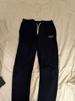 Svarta mjukisbyxor från Lexington -  svarta mjukisbyxor från Lexington 