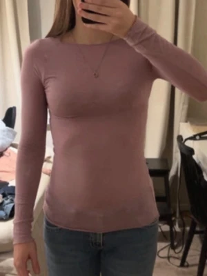 Intimissimi tröja  - Superfin intimissimi tröja! Lite nopprig men inget man tänker på🥰 Använd några gånger! Storlek S, men passar även mig som har xs (väldigt stretchig)🫰🏻