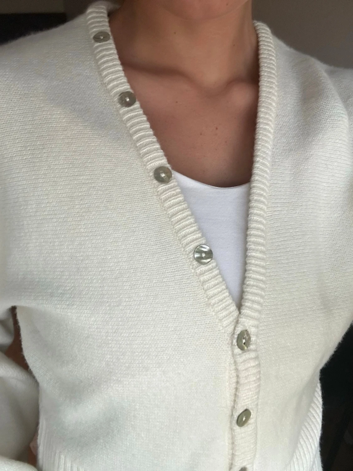 Vit ribbad kofta med knappar - 2