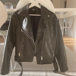 Skinnjacka Zara - Bra skick, från zara, strl S