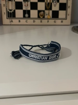 Tyg armband - Snyggt tygarmband, passar fler storlekar, aldrig använt endast provat, pris går att förhandla vid snabb affär! 