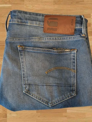 G-star raw jeans  - G-star Raw Jeans | Skick: 10/10 knappt använda | Storlek: W36 - L34 | Modell - Slim fit med lite stretch