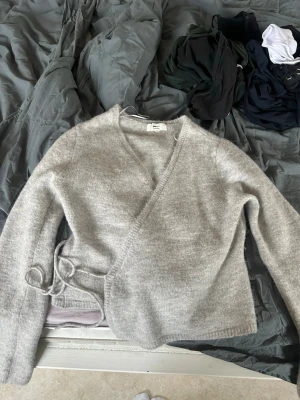 Gina kofta  - Jättesöt knappt använd 