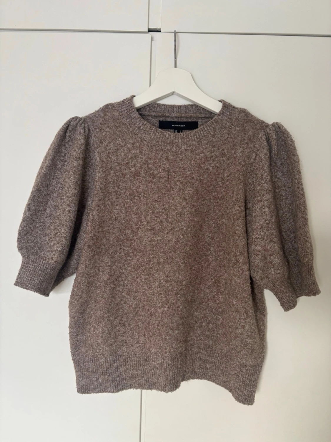 Brun kortärmad stickad tröja - 1