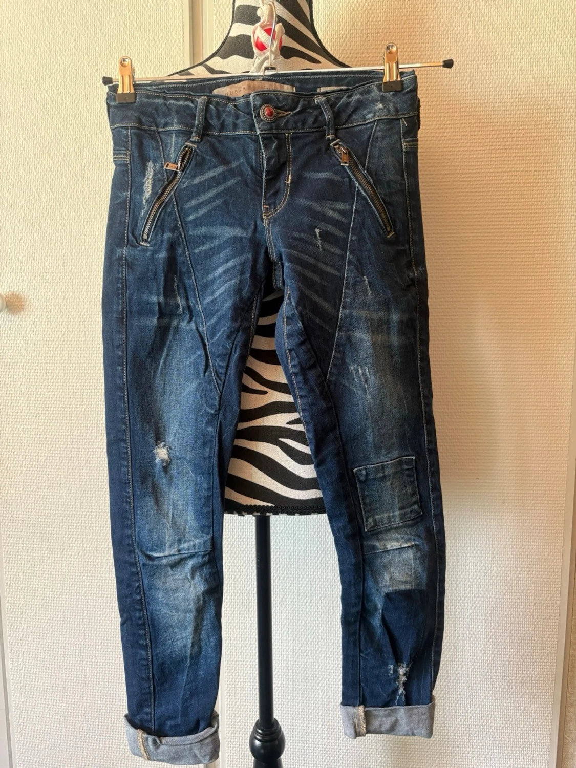 Blå jeans med dragkedjor från G-Star