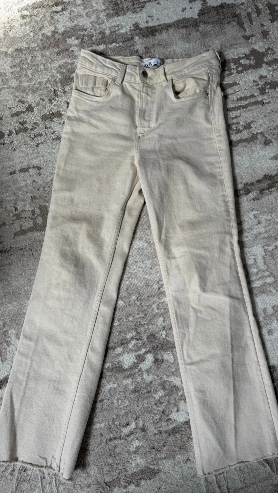 Beiga raka jeans från Zara - 1