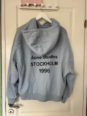 Ljusblå hoodie Acne Studios - Jättefin och gosig hoodie ifrån Acne!!💕
