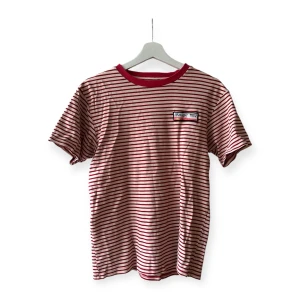 FTP MADE IN CHINA STRIPED TEE - storlek M, väldigt fint skick bortsett från ett litet hål vid märket på bröstet (se bild 4)