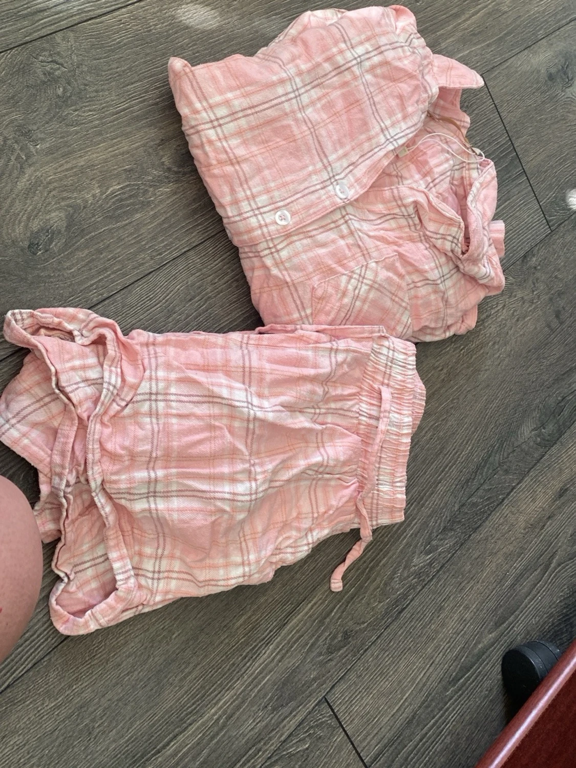 Rosa rutigt pyjamasset i bomull