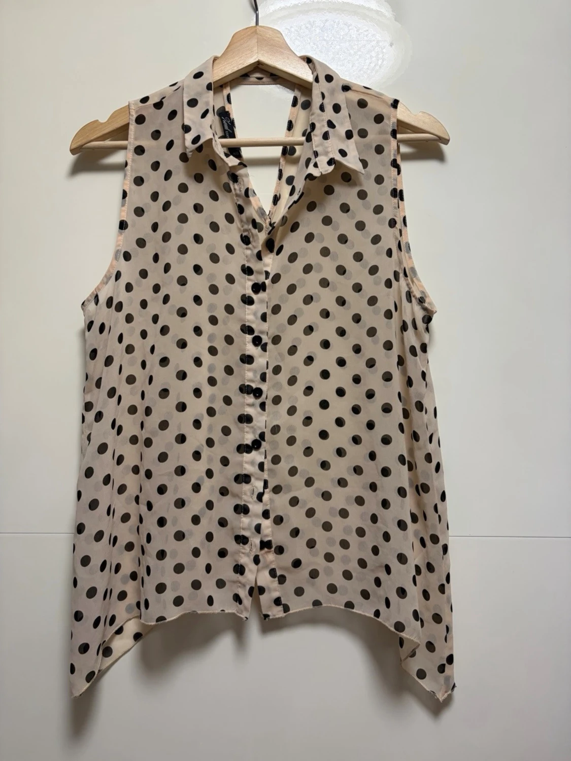 Beige prickig ärmlös blus