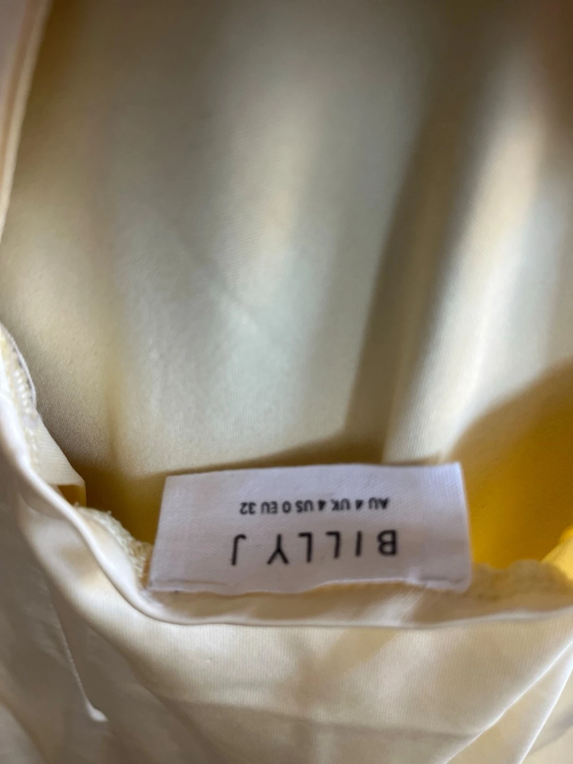 Ljusgul långklänning med v-ringning - 4