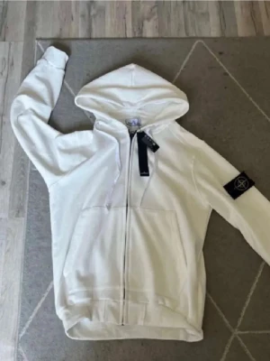 Vit kofta från Stone Island - Som på bild.