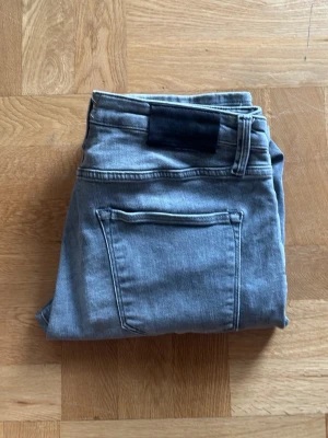 Gråa Jack & Jones jeans - Jack & Jones jeans 