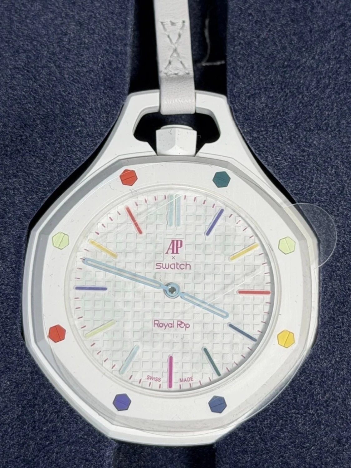 Swatch x AP Royal Pop Huit Blanc klocka
