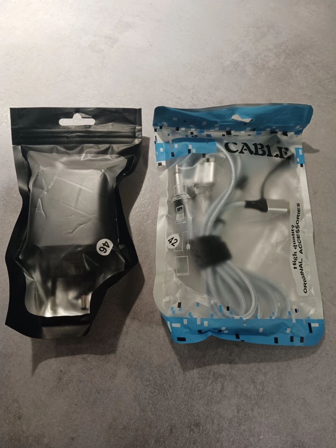 Laddare med multikabel USB och adapter - 4