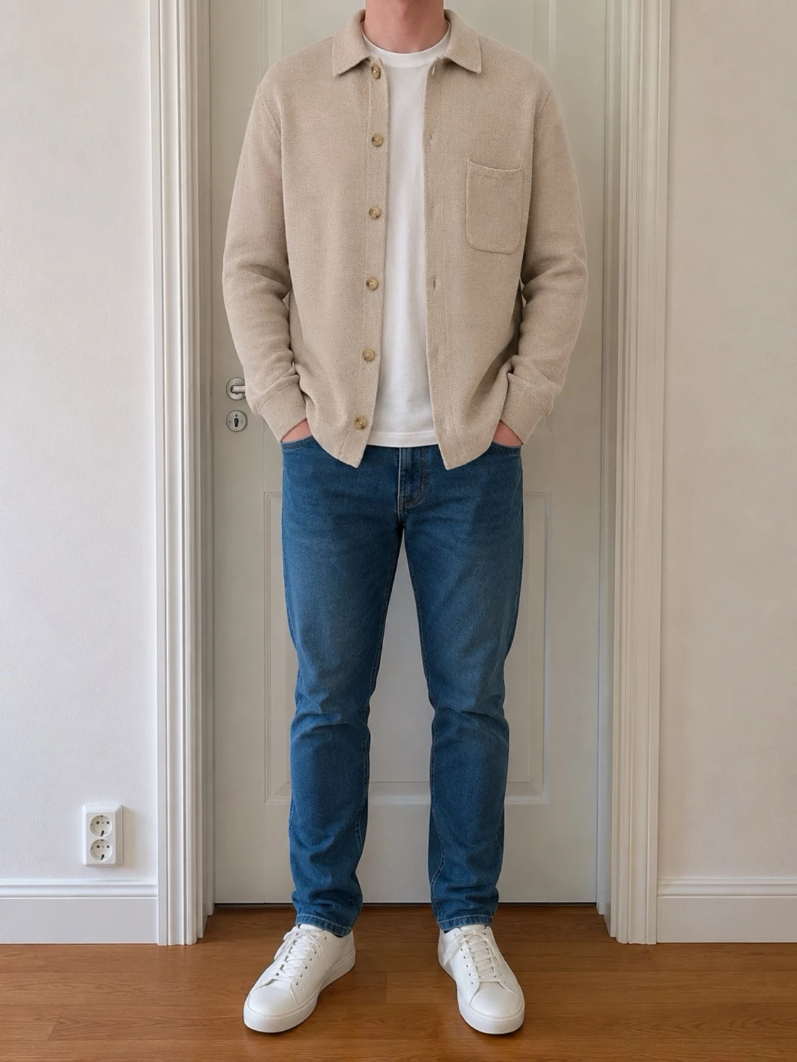 Beige stickad tröja  med knappar