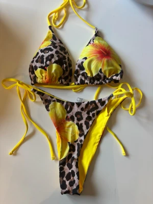 Bikini  - Bikini, helt oanvänd. Trosan storlek S & topp storlek L (liten i storlek) 🎀 ▪️ Instagram: Ginise  