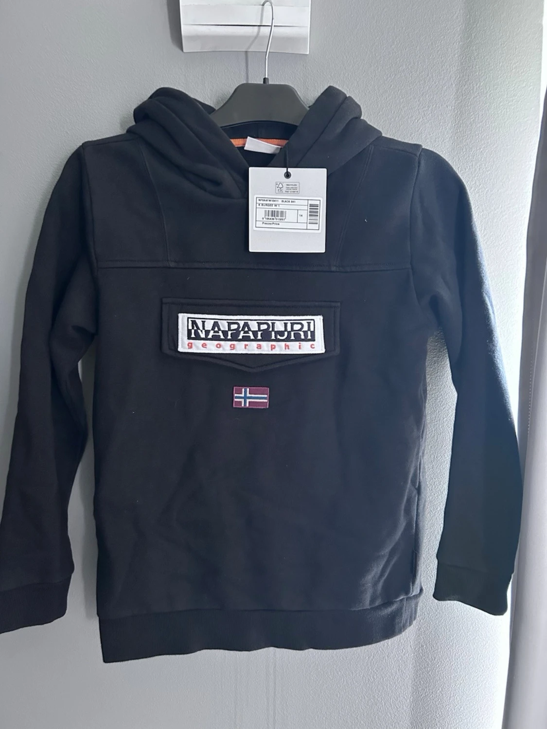 Svart hoodie från Napapijri